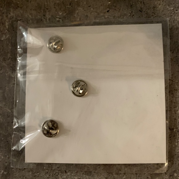 New Sealed Spotify Canada Exclusive enamel pins - Picture 3 of 4